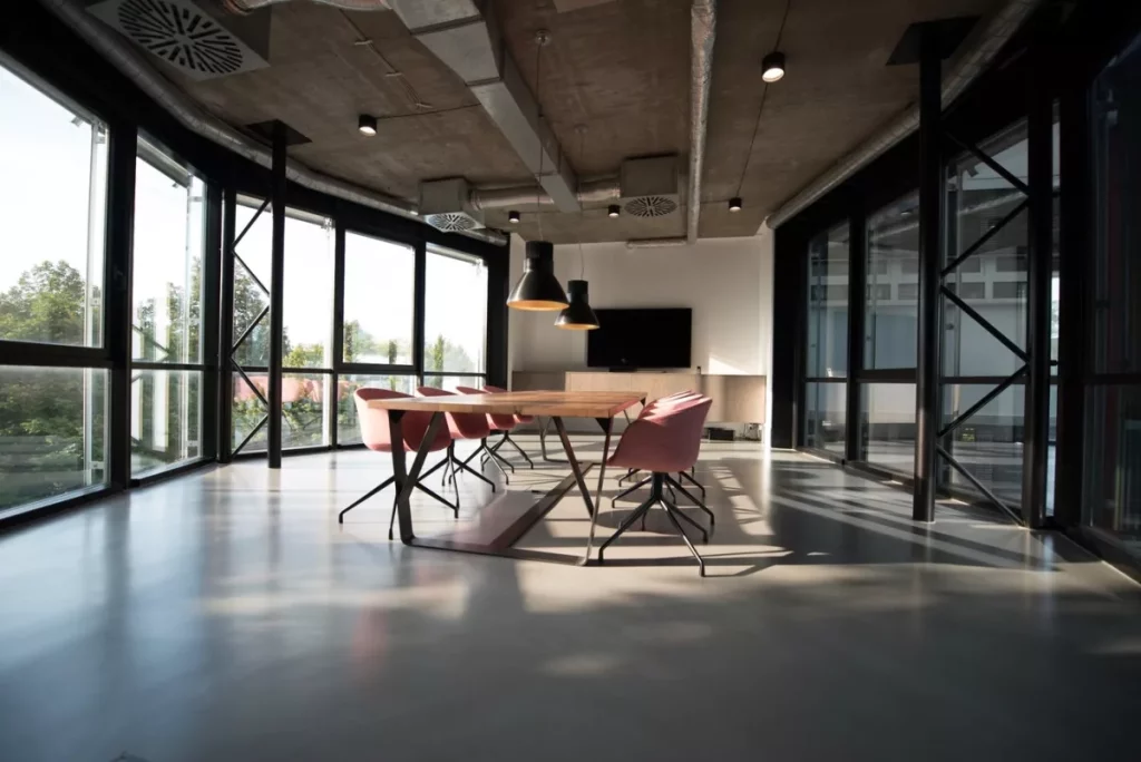 Consigue nuevos espacios en tu oficina sin obras 8 divisiones modulares en Málaga
