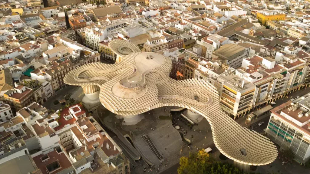 Descubriendo Sevilla: 10 Curiosidades Fascinantes sobre la Ciudad de la Giralda 2 Descubriendo Sevilla: 10 Curiosidades Fascinantes sobre la Ciudad de la Giralda